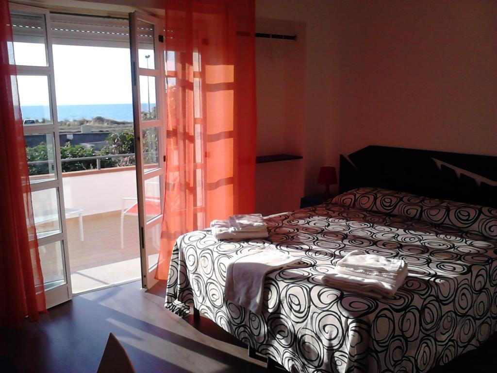Idria B&B Barcellona Pozzo di Gotto Eksteriør billede